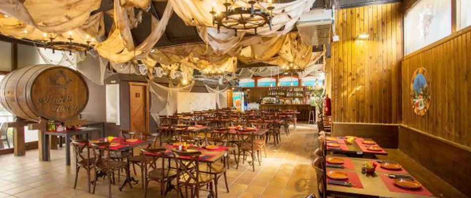 Taberna Pirata Theme Restaurant Апарт-отель Magic Tropical Splash Бенидорм