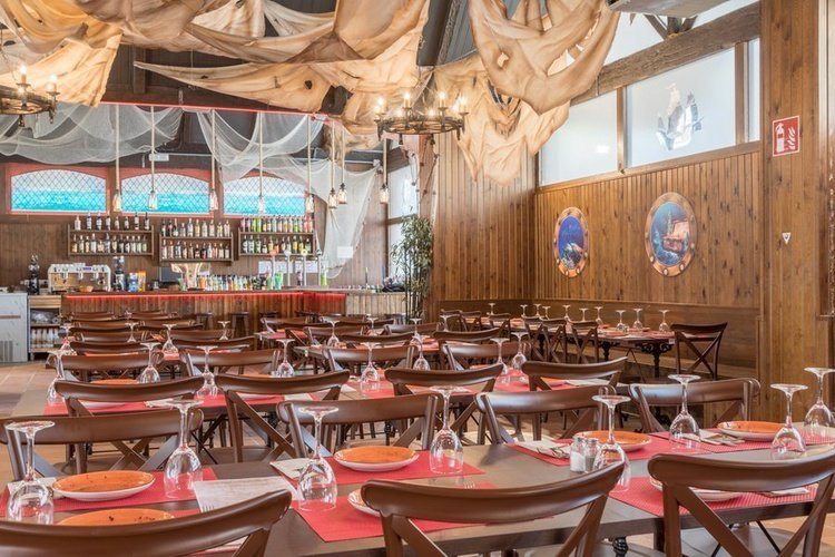 Ресторан 'pirate's tavern' Апарт-отель Magic Tropical Splash Бенидорм